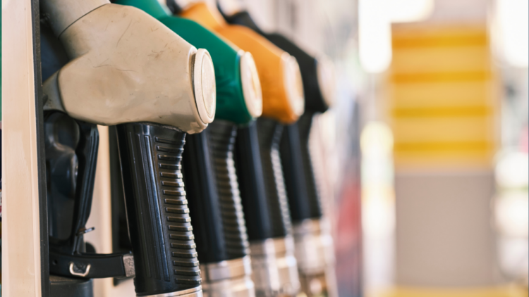 União oferece compensação a estados para reduzir imposto sobre diesel e evitar crise no abastecimento.