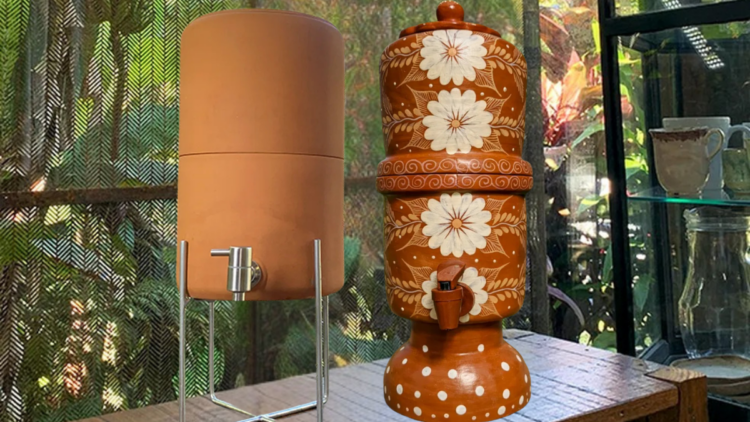 Filtro de barro ganha destaque na decoração e reforça identidade cultural brasileira com toque moderno.