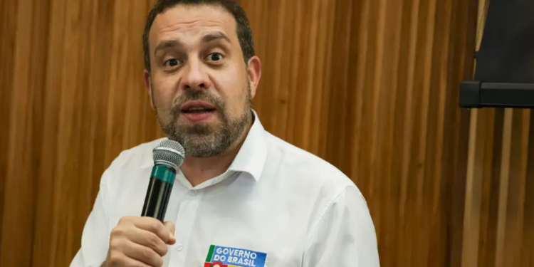 Governo reage à disparada do diesel e ameaça punir postos por aumentos considerados abusivos