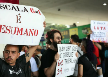 Maioria dos jovens no Brasil defende o fim da jornada 6x1, revela levantamento.