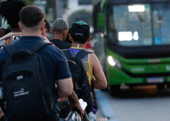 Serviços voltam a crescer no início de 2026 e igualam maior patamar da série histórica.