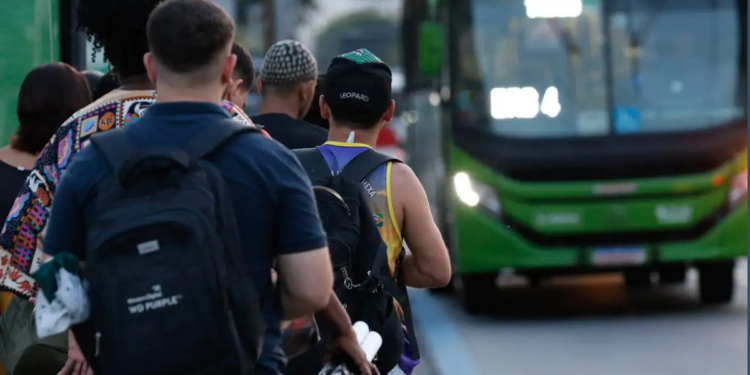 Serviços voltam a crescer no início de 2026 e igualam maior patamar da série histórica.
