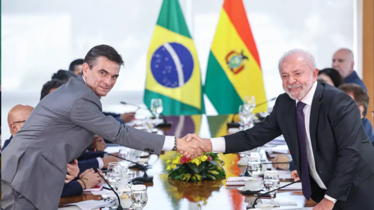 Lula defende mais gás boliviano para o Brasil e reforço da integração energética na América do Sul.