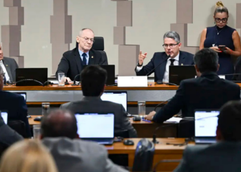 Senado avança em investigação do caso Master, mas rejeita quebra de sigilo de Paulo Guedes.