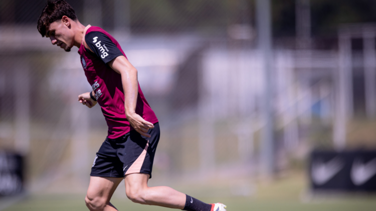 Corinthians inicia semana decisiva com foco no desempenho ofensivo.