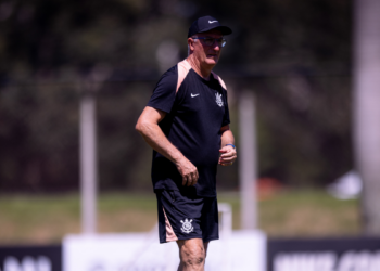 Corinthians volta aos treinos e foca em sequência decisiva