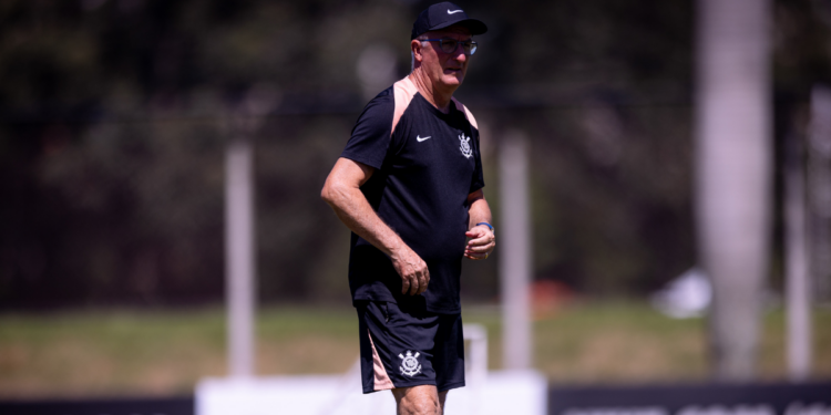 Corinthians volta aos treinos e foca em sequência decisiva