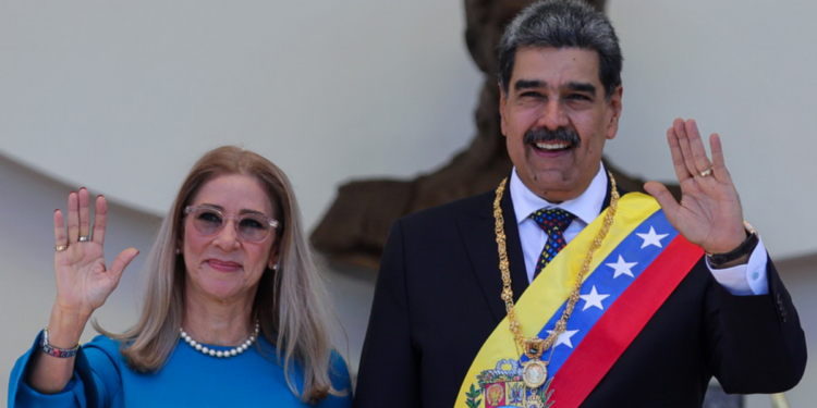 Maduro envia mensagem da prisão e pede união nacional. Situação gera repercussão global.