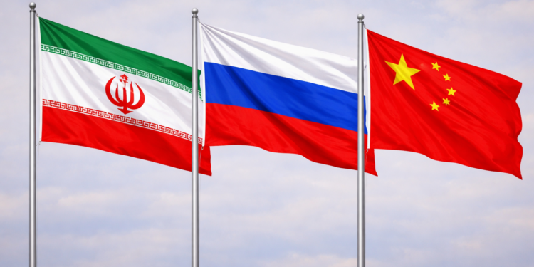 Relatório dos EUA destaca China como principal rival estratégico e alerta para tensões internacionais crescentes.