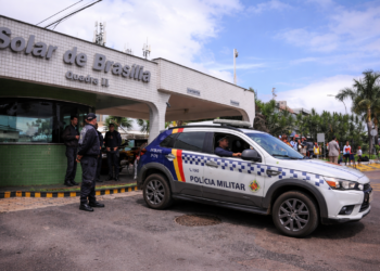 Ex-presidente terá visitas controladas e uso de tornozeleira após decisão do STF.