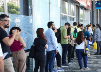 Governo federal convoca 1.860 candidatos para vagas remanescentes do Concurso Nacional Unificado. Oportunidades abrangem 131 cargos em diversos órgãos.