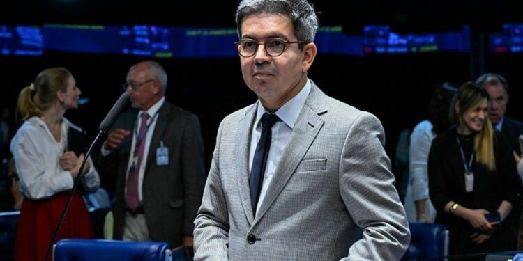 Senado aprova ajuda de custo para pacientes do SUS fora do município.