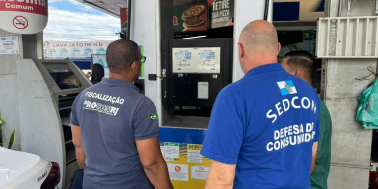 Procon-RJ notifica distribuidoras para explicar possível aumento injustificado da gasolina e do diesel no estado do Rio de Janeiro.