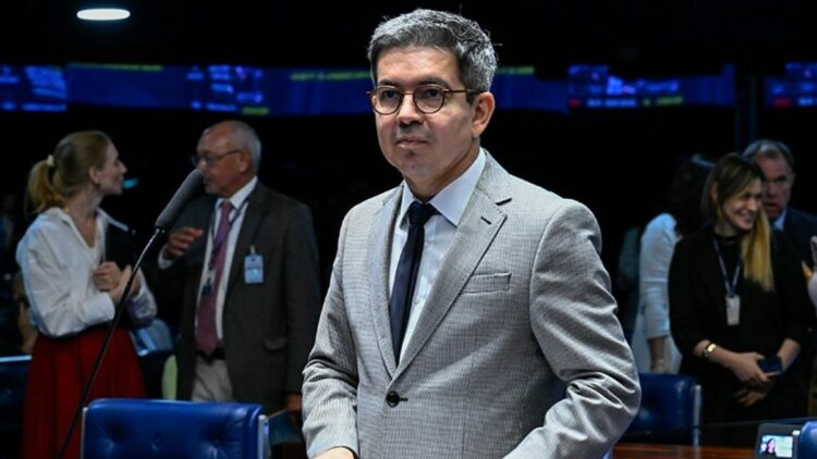 Senado aprova ajuda de custo para pacientes do SUS fora do município.