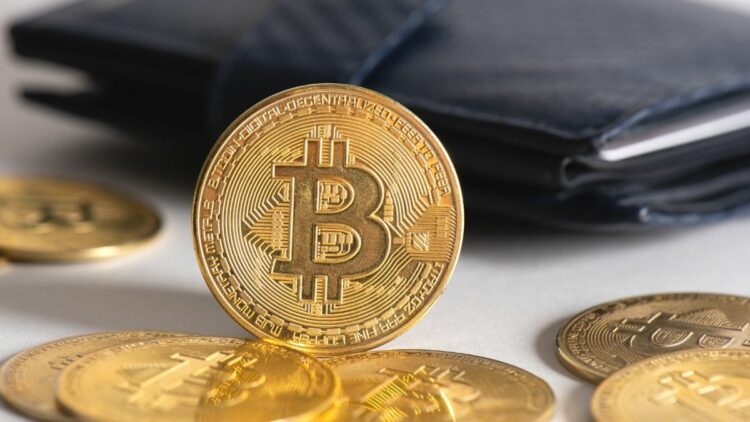 Nova lei autoriza uso de criptomoedas apreendidas em ações de segurança.