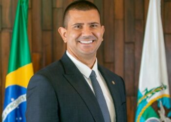 Douglas Ruas é eleito presidente da Alerj e entra na linha sucessória do governo.