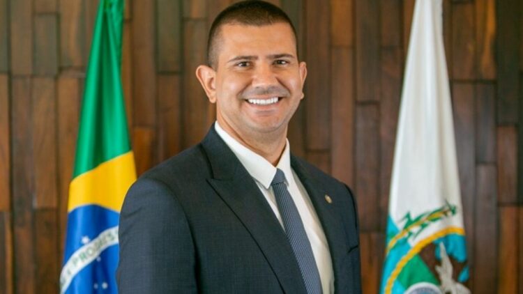Douglas Ruas é eleito presidente da Alerj e entra na linha sucessória do governo.