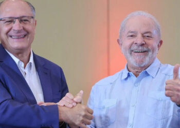Lula confirma Alckmin como vice na chapa à reeleição.