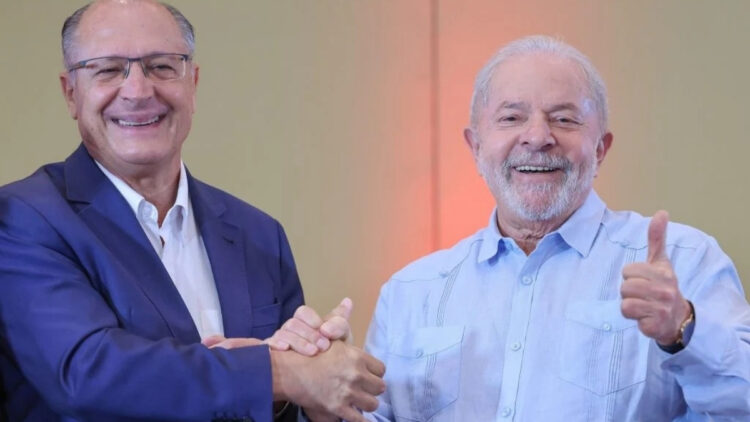 Lula confirma Alckmin como vice na chapa à reeleição.