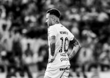 Santos e Corinthians empatam em 1 a 1 na Vila Belmiro. Neymar participa do gol sem querer e tem atuação discreta, recebendo nota 6,6 pelo Sofascore.