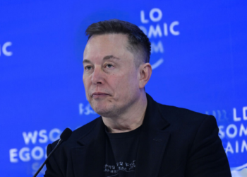 Musk não comparece a audiência sobre X e Grok.