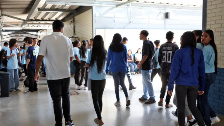 Enem 2026 terá inscrição automática para alunos do 3º ano da rede pública