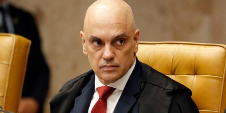 Contador é preso no Rio de Janeiro por divulgar dados sigilosos de ministros do STF e outras autoridades. Prisão faz parte da operação Dataleaks da Polícia Federal.