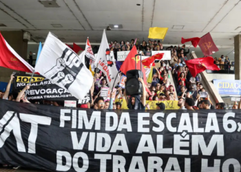 Especialistas alertam que o fim da jornada 6x1 pode aumentar salários, custos e preços, enquanto o mercado se ajusta e a economia recebe impulso no médio prazo.