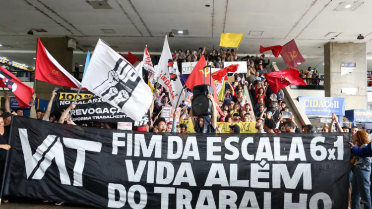 Especialistas alertam que o fim da jornada 6x1 pode aumentar salários, custos e preços, enquanto o mercado se ajusta e a economia recebe impulso no médio prazo.