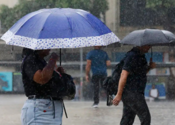 Inmet alerta para chuvas fortes em diversas regiões do Brasil no início da semana. População deve redobrar atenção para alagamentos e transtornos.