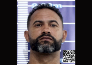 Mandado de prisão é expedido contra o ex-goleiro Bruno após viagem sem autorização judicial.