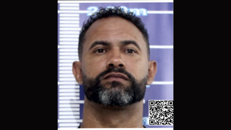 Mandado de prisão é expedido contra o ex-goleiro Bruno após viagem sem autorização judicial.