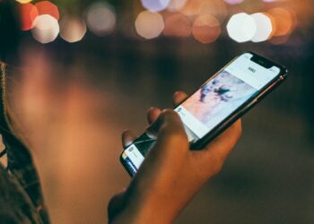 Instagram e YouTube são responsabilizados por danos ligados ao vício digital.