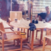 Foto inédita de Epstein com príncipe Andrew surge em documentos dos EUA