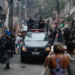 O projeto De Olho na Maré registrou 231 operações policiais em 15 favelas entre 2016 e 2025, com 160 mortes, alto uso de armamento pesado e impacto direto em escolas e unidades de saúde.