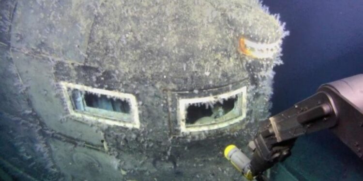 Estudo aponta vazamento radioativo em submarino nuclear soviético afundado.