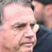 Jair Bolsonaro segue internado na UTI do DF Star, em Brasília, com pneumonia bacteriana bilateral causada por broncoaspiração. Equipe médica mantém cuidados intensivos e acompanhamento contínuo.