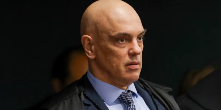 O ministro do STF, Alexandre de Moraes, estabeleceu novas regras para o Coaf, restringindo o compartilhamento de dados financeiros apenas a investigações criminais, procedimentos do Ministério Público e processos administrativos.