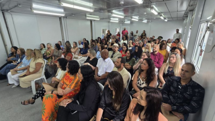 A rede municipal de ensino de Rio das Ostras inicia programa de Gestão Escolar para capacitar diretores em liderança, planejamento estratégico, gestão financeira e inclusão, com foco na melhoria da educação.