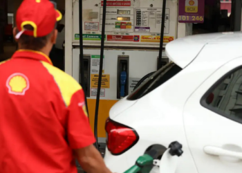 Levantamento do Ibeps aponta aumento de até 70% na margem do diesel S-500 e 30% na gasolina desde o início da guerra entre Estados Unidos e Israel, refletindo impactos do mercado internacional sobre os preços de combustíveis no Brasil.