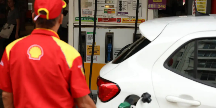 Levantamento do Ibeps aponta aumento de até 70% na margem do diesel S-500 e 30% na gasolina desde o início da guerra entre Estados Unidos e Israel, refletindo impactos do mercado internacional sobre os preços de combustíveis no Brasil.