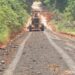 Cabo Frio realiza manutenção na Estrada da Agrisa para melhorar o tráfego na zona rural.