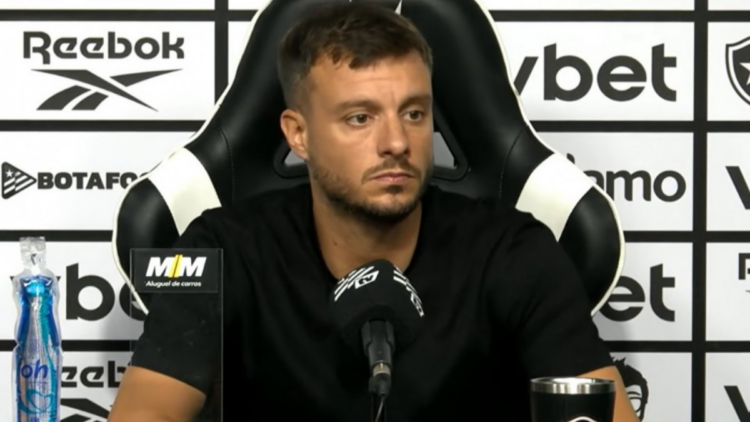 Botafogo demite Martín Anselmi e inicia reformulação no comando técnico após fase irregular.