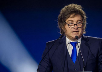 Deputados da oposição argentina protocolam proposta de repúdio aos ataques de Javier Milei contra autoridades do Brasil.