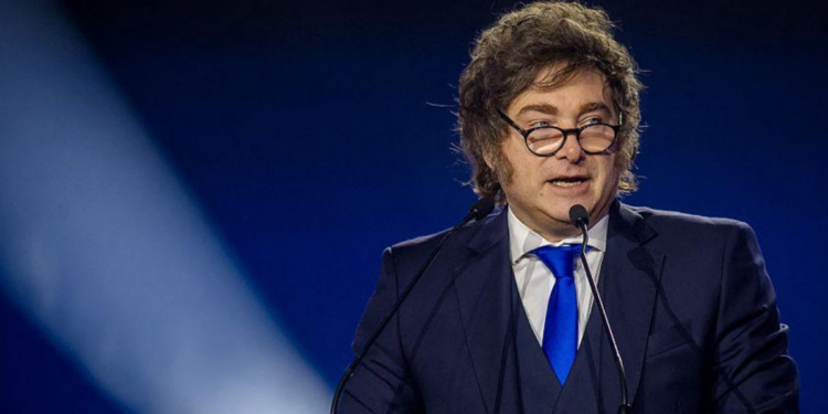 Deputados da oposição argentina protocolam proposta de repúdio aos ataques de Javier Milei contra autoridades do Brasil.