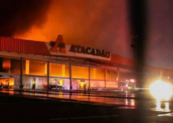 Incêndio na Ceasa do Rio mobiliza bombeiros e levanta alerta