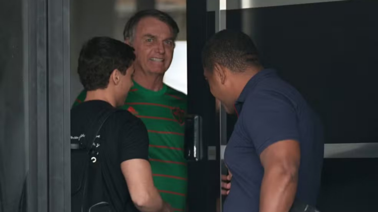 Decisão do STF coloca Bolsonaro em prisão domiciliar por 90 dias