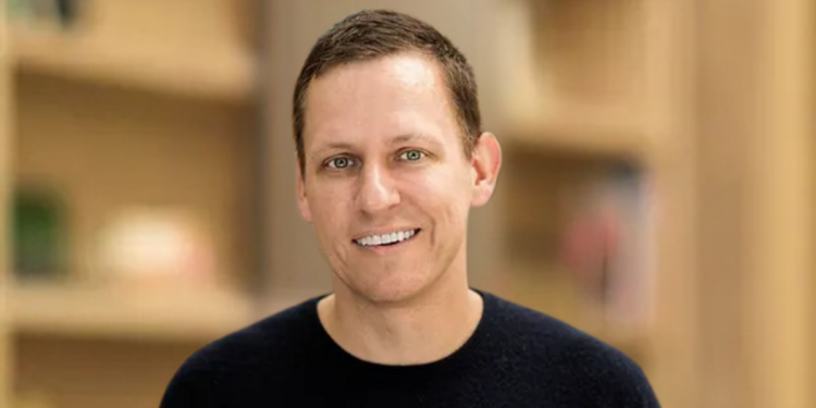 Debate sobre Anticristo e tecnologia promovido por Peter Thiel causa reação no Vaticano e levanta discussões globais.