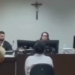 Tribunal do Júri de Belo Horizonte absolve mãe acusada de matar homem ao defender filha de 11 anos de abuso. Decisão reconheceu legítima defesa.