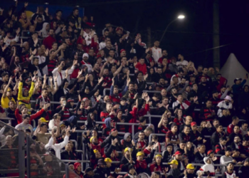 Torcedores do Flamengo precisam de biometria facial para assistir ao jogo contra o Bragantino. Veja como comprar ingressos.